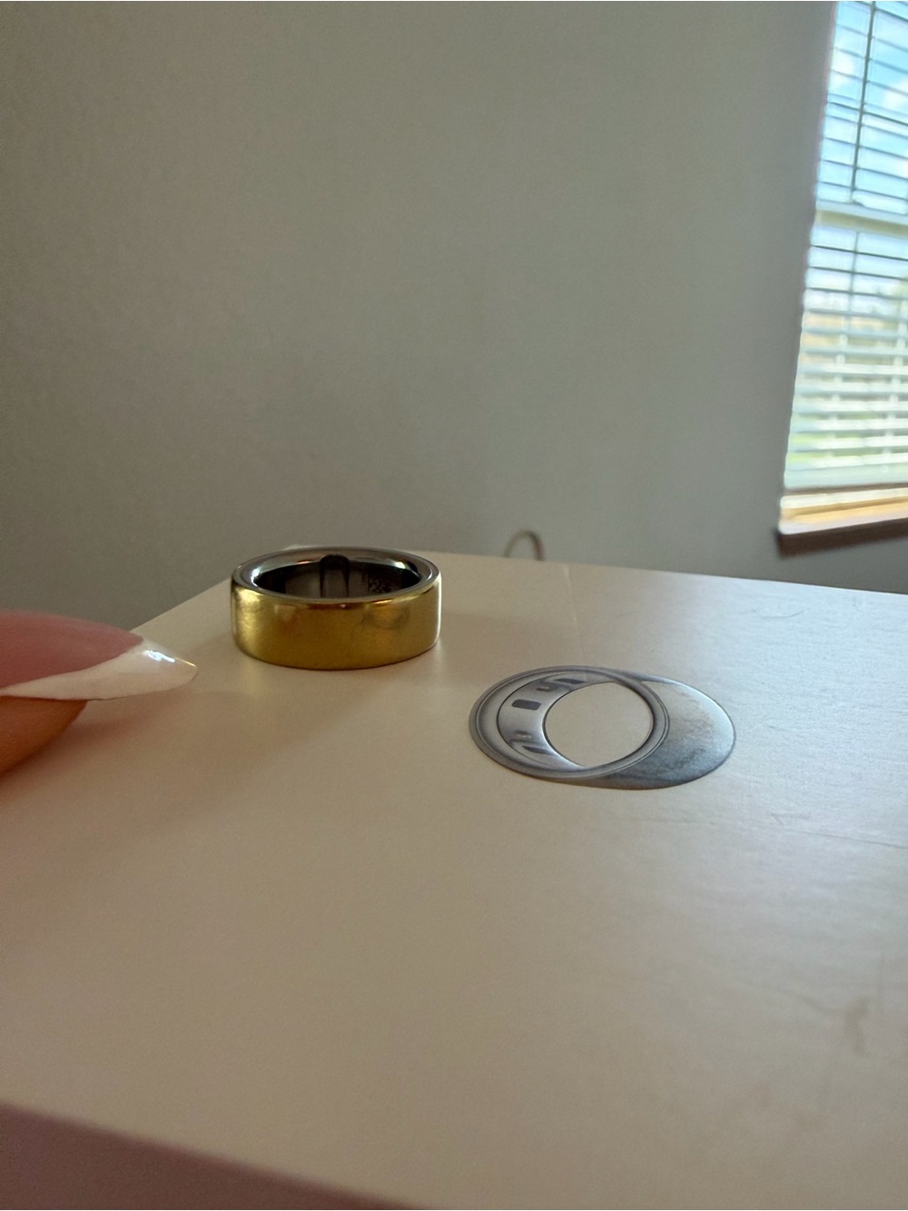 Oura Ring 4 | Gold | Size 9 
Some scratches